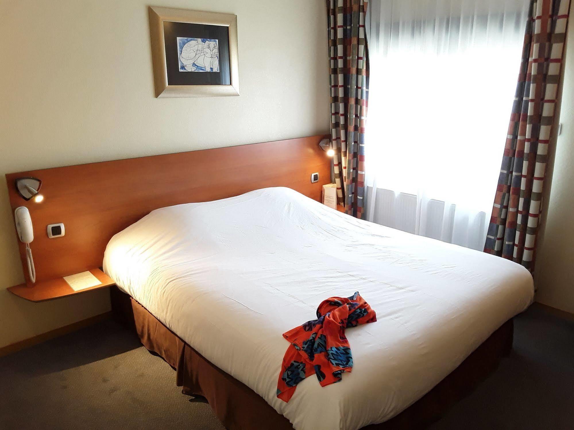 In Situ Hotel ヴァランシエンヌ エクステリア 写真