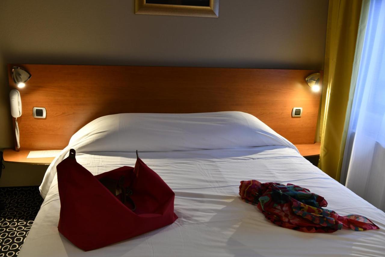 In Situ Hotel ヴァランシエンヌ エクステリア 写真